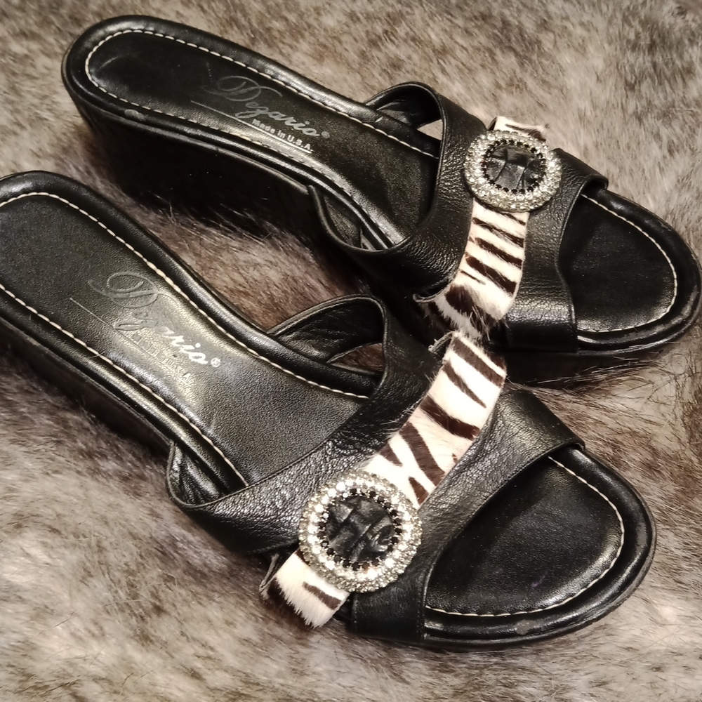 Dezario wedges
